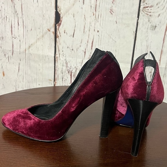 REBECCA MINKOFF woman’s velvet burgundy 4” heel almond toe pumps Size 7 EuC - Picture 12 of 14
